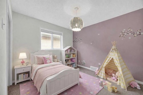 19 Bridleridge Green Sw, Calgary, AB - Indoor Photo Showing Bedroom