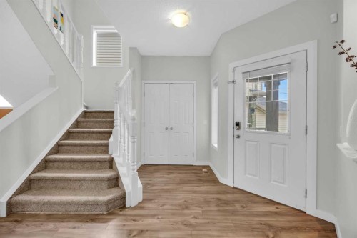 19 Bridleridge Green Sw, Calgary, AB - Indoor Photo Showing Other Room