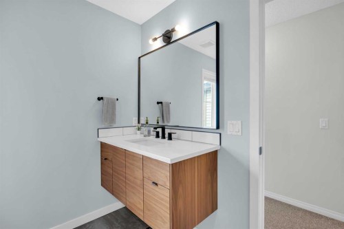 19 Bridleridge Green Sw, Calgary, AB - Indoor Photo Showing Bathroom