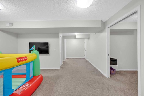 19 Bridleridge Green Sw, Calgary, AB - Indoor Photo Showing Other Room