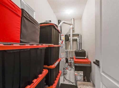 104 Prestwick Gardens Se, Calgary, AB - Indoor Photo Showing Other Room