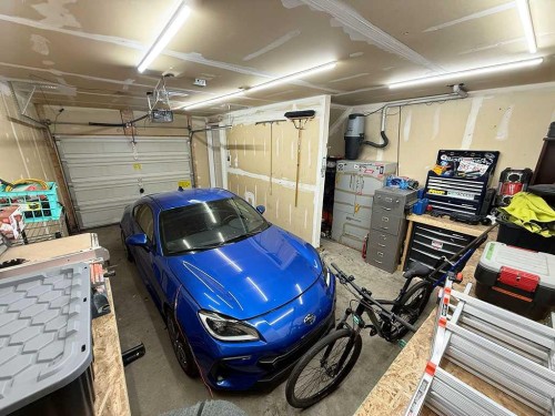 104 Prestwick Gardens Se, Calgary, AB - Indoor Photo Showing Garage
