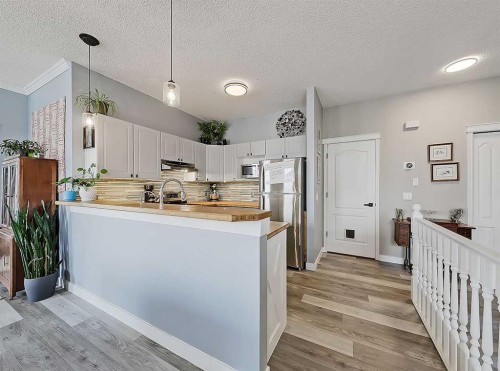 104 Prestwick Gardens Se, Calgary, AB - Indoor Photo Showing Kitchen