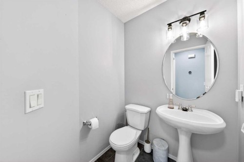 60 Citadel Ridge Close Nw, Calgary, AB - Indoor Photo Showing Bathroom