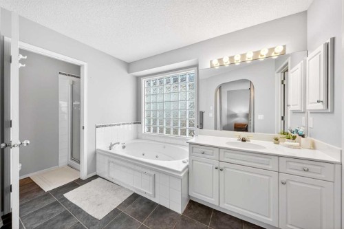 60 Citadel Ridge Close Nw, Calgary, AB - Indoor Photo Showing Bathroom