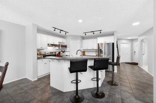 60 Citadel Ridge Close Nw, Calgary, AB - Indoor Photo Showing Kitchen With Upgraded Kitchen