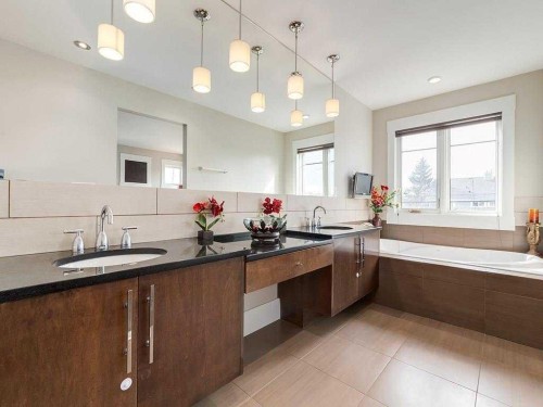 52 20 Street, Calgary, AB 