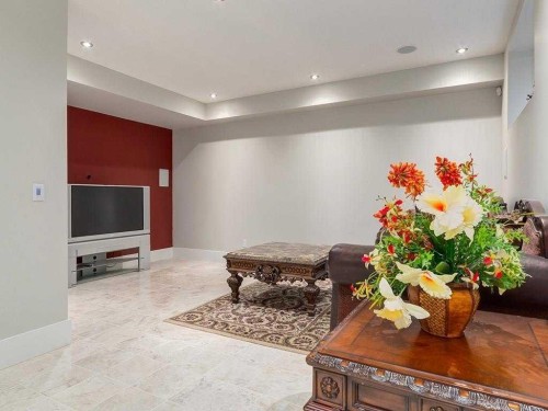 52 20 Street, Calgary, AB 