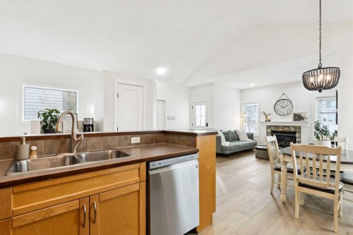 852 Everridge Drive Sw, Calgary, AB - Indoor