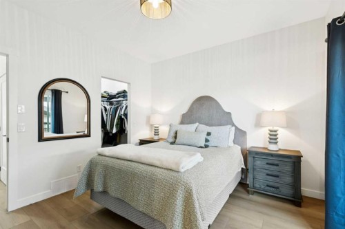 852 Everridge Drive Sw, Calgary, AB - Indoor Photo Showing Bedroom