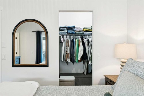 852 Everridge Drive Sw, Calgary, AB - Indoor Photo Showing Bedroom