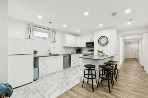 852 Everridge Drive Sw, Calgary, AB - Indoor Photo Showing Kitchen
