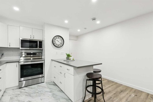 852 Everridge Drive Sw, Calgary, AB - Indoor Photo Showing Kitchen