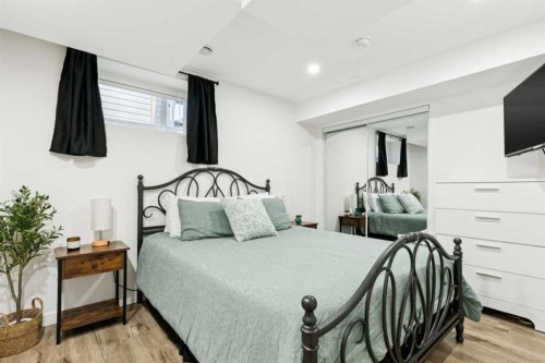 852 Everridge Drive Sw, Calgary, AB - Indoor Photo Showing Bedroom