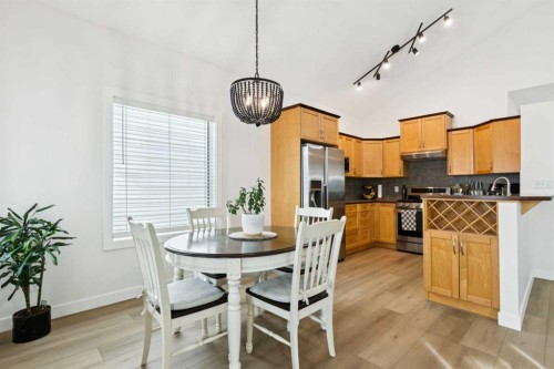 852 Everridge Drive Sw, Calgary, AB - Indoor Photo Showing Dining Room