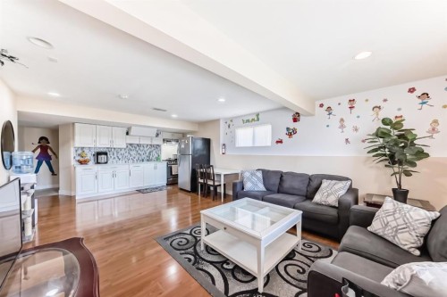 41 Covette Bay Ne, Calgary, AB - Indoor Photo Showing Living Room