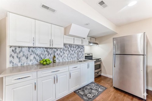 41 Covette Bay Ne, Calgary, AB - Indoor Photo Showing Kitchen