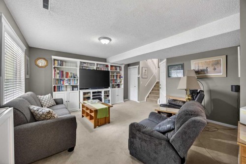 466 Douglas Glen Boulevard Se, Calgary, AB - Indoor Photo Showing Other Room