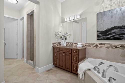 125 Artesia Gate, Heritage Pointe, AB - Indoor Photo Showing Bathroom
