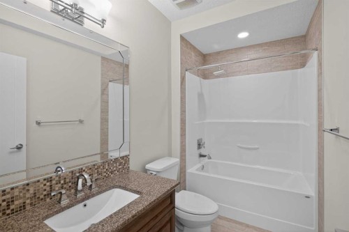 125 Artesia Gate, Heritage Pointe, AB - Indoor Photo Showing Bathroom