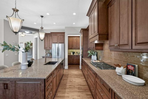 125 Artesia Gate, Heritage Pointe, AB - Indoor Photo Showing Kitchen With Upgraded Kitchen