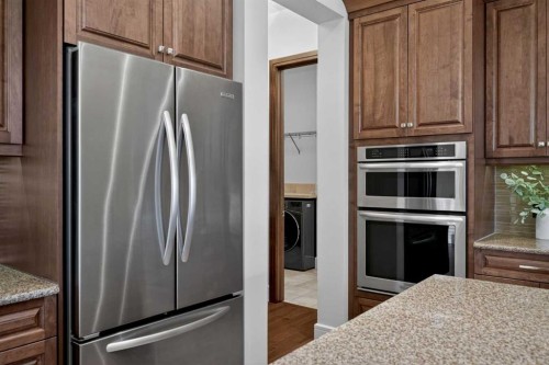 125 Artesia Gate, Heritage Pointe, AB - Indoor Photo Showing Kitchen