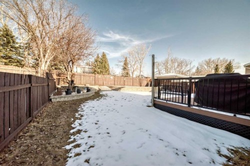8 Meadow Place Se, Airdrie, AB - Outdoor