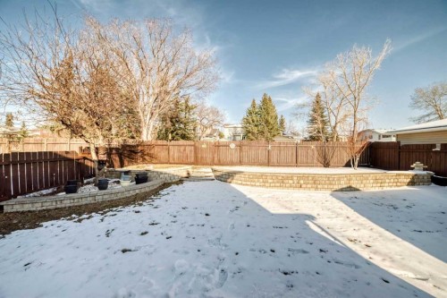 8 Meadow Place Se, Airdrie, AB - Outdoor