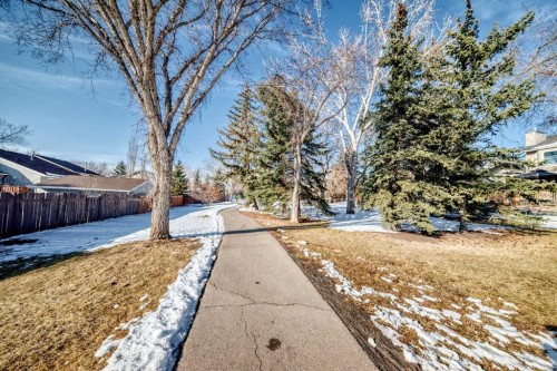 8 Meadow Place Se, Airdrie, AB - Outdoor
