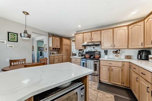 8 Meadow Place Se, Airdrie, AB - Indoor Photo Showing Kitchen