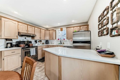 8 Meadow Place Se, Airdrie, AB - Indoor Photo Showing Kitchen