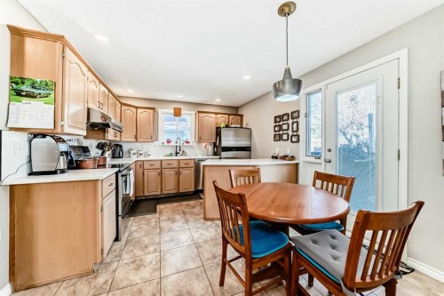 8 Meadow Place Se, Airdrie, AB - Indoor