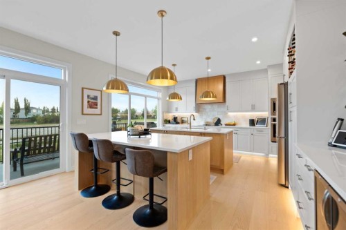 224 South Shore View, Chestermere, AB - Indoor Photo Showing Kitchen With Upgraded Kitchen