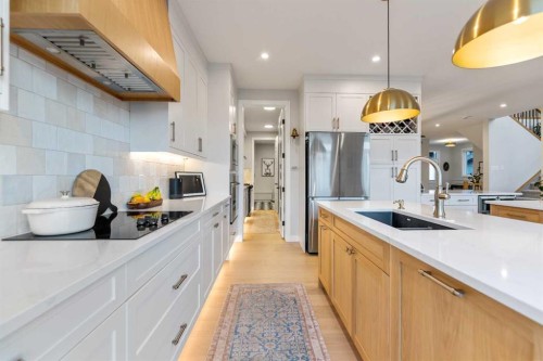 224 South Shore View, Chestermere, AB - Indoor Photo Showing Kitchen With Upgraded Kitchen