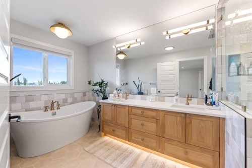 224 South Shore View, Chestermere, AB - Indoor Photo Showing Bathroom