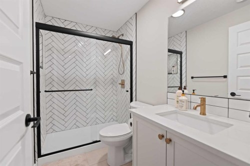 224 South Shore View, Chestermere, AB - Indoor Photo Showing Bathroom