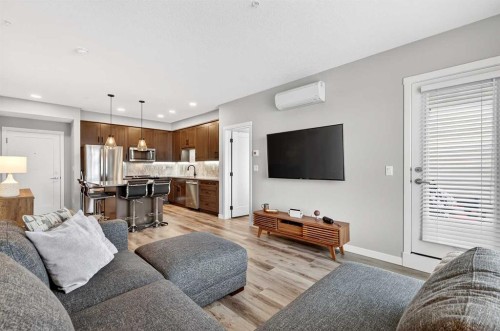 401-150 Shawnee Square Sw, Calgary, AB - Indoor Photo Showing Living Room