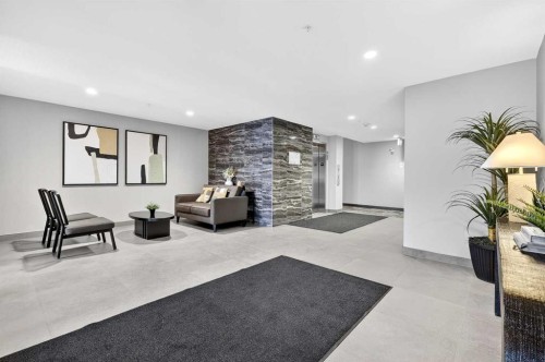 401-150 Shawnee Square Sw, Calgary, AB - Indoor Photo Showing Other Room