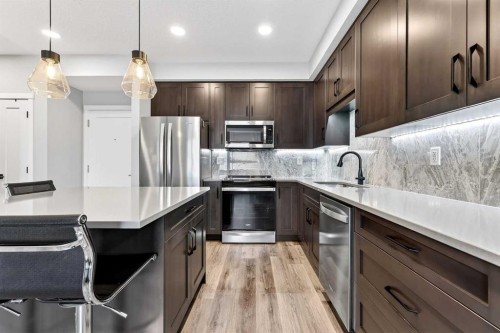 401-150 Shawnee Square Sw, Calgary, AB - Indoor Photo Showing Kitchen With Upgraded Kitchen