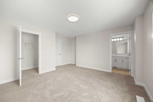 507 Lucas Boulevard Nw, Calgary, AB - Indoor Photo Showing Other Room