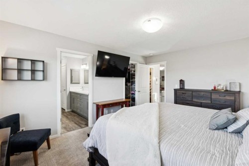57 Crestridge Bay Sw, Calgary, AB - Indoor Photo Showing Bedroom