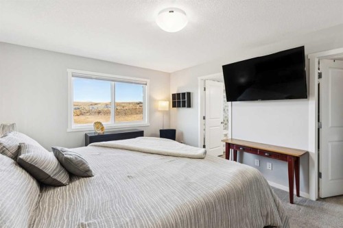 57 Crestridge Bay Sw, Calgary, AB - Indoor Photo Showing Bedroom
