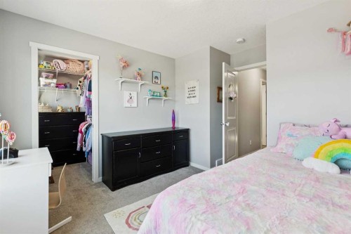57 Crestridge Bay Sw, Calgary, AB - Indoor Photo Showing Bedroom