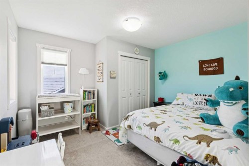 57 Crestridge Bay Sw, Calgary, AB - Indoor Photo Showing Bedroom
