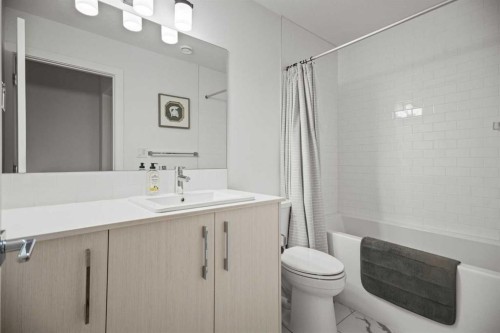 7581 202 Avenue Se, Calgary, AB - Indoor Photo Showing Bathroom