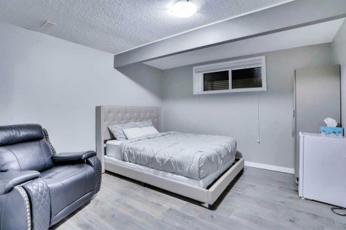 100 Redstone Parade Ne, Calgary, AB - Indoor Photo Showing Bedroom