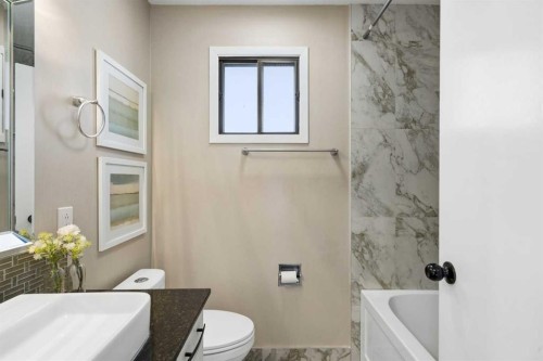 220 Macewan Glen Place Nw, Calgary, AB - Indoor Photo Showing Bathroom