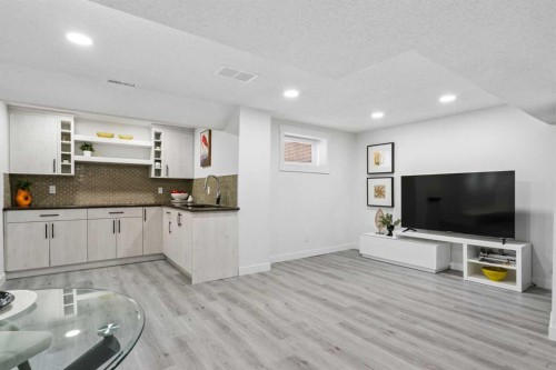 220 Macewan Glen Place Nw, Calgary, AB - Indoor Photo Showing Kitchen