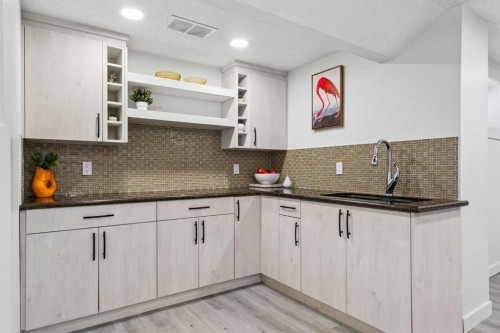 220 Macewan Glen Place Nw, Calgary, AB - Indoor Photo Showing Kitchen