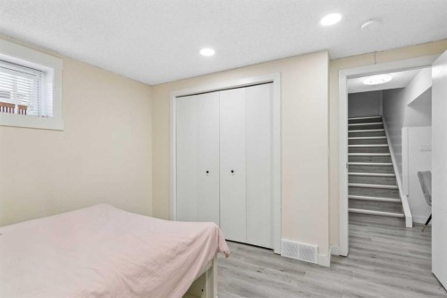 220 Macewan Glen Place Nw, Calgary, AB - Indoor Photo Showing Bedroom